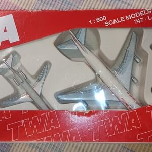 Scale Model Airplane Set - Silver